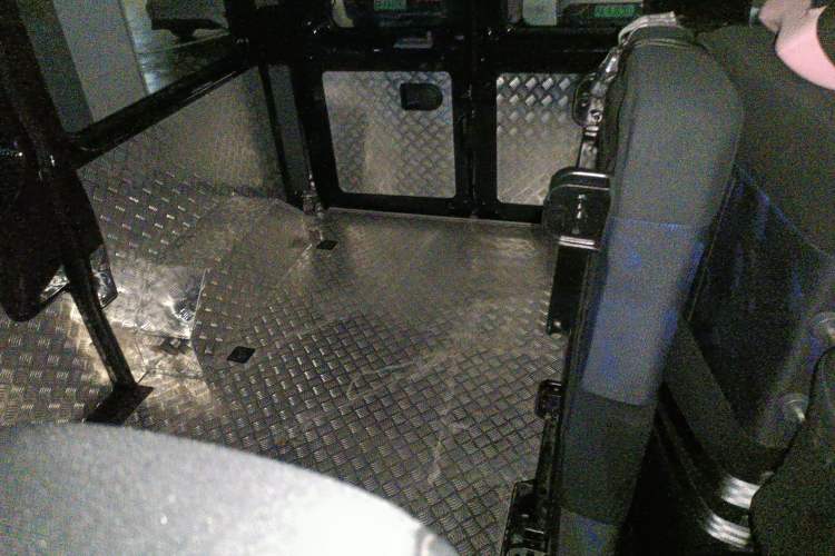 Used Dongfeng Yufeng Yufeng 2023 V9+ 2.0T Automatic Front-Wheel-Drive Short Wheelbase Mid-Roof Design—5/6-Seater
