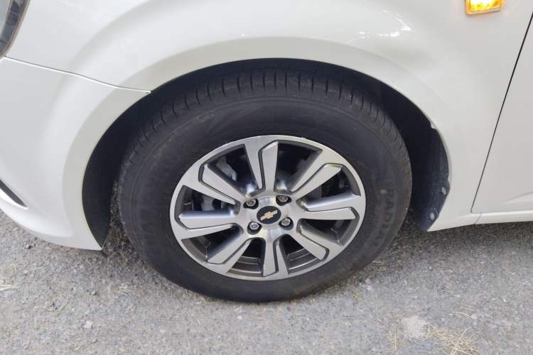 Used Chevrolet Aveo Sonic 2014 Sedan 1.4 SL MT Comfort Edition