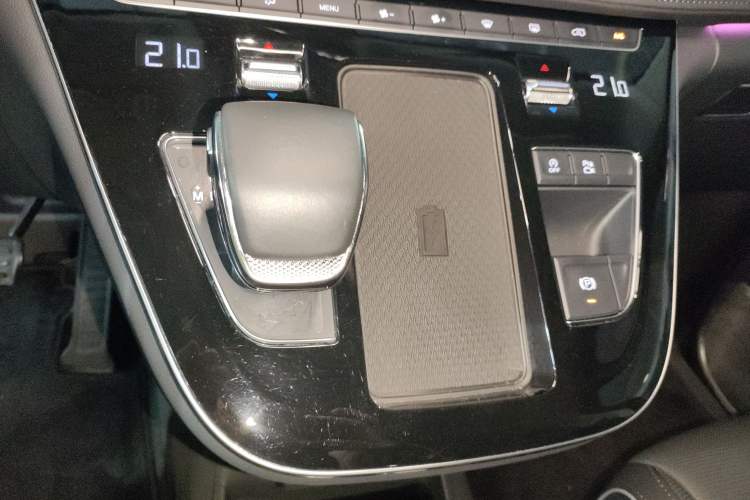 Used Hongqi HQ9 2023 2.0T Smart Connect Flagship Edition Gear Lever