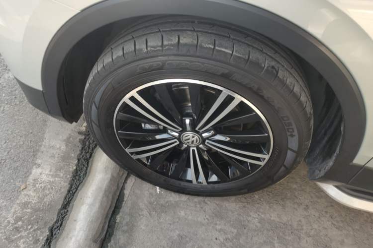 Used Volkswagen Tiguan L 2019 Updated Version 330TSI Automatic Two-Wheel Drive Panoramic Comfort Edition China VI Standard Exterior 4