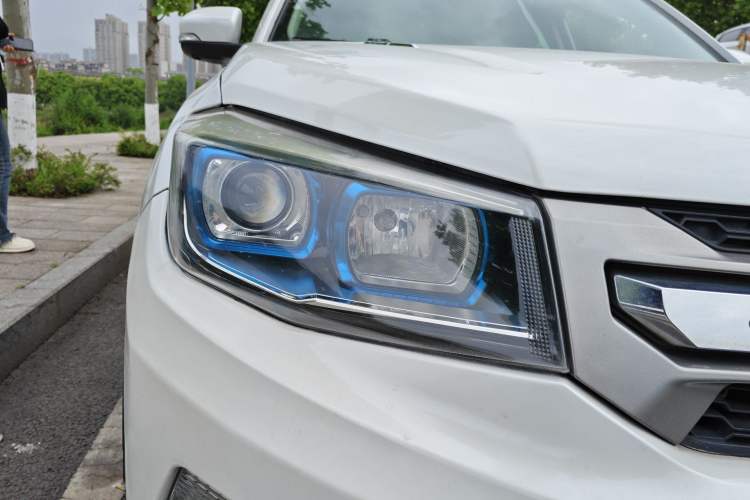 Used CHANGAN CS75 2016 1.8T Automatic Elite Model China V Standard Right Front Headlight