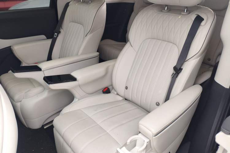 Used VOYAH Dream 2025 PHEV Four-Wheel-Drive Flagship Kunpeng Edition
