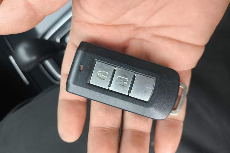 Used Mitsubishi Outlander 2020 2.0L Two-Wheel Drive Comfort Edition 7-Seater
