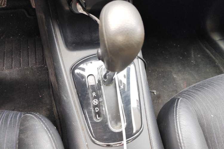 Used Nissan Tiida 2013 1.6L CVT Cool Cafe Edition