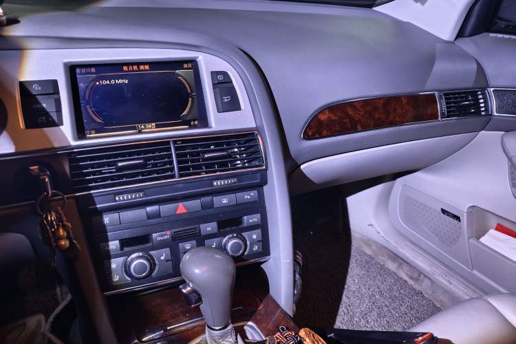 Used Audi A6L 2011 2.7 TDI Comfort Model Audio And AC Panel