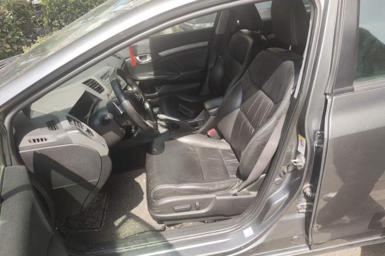 Used Honda Civic 2012 1.8L automatic luxury edition
