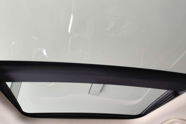 Used Geely Auto Emgrand X7 Sport 2016 2.0L Manual ZhiShang Version Headliner