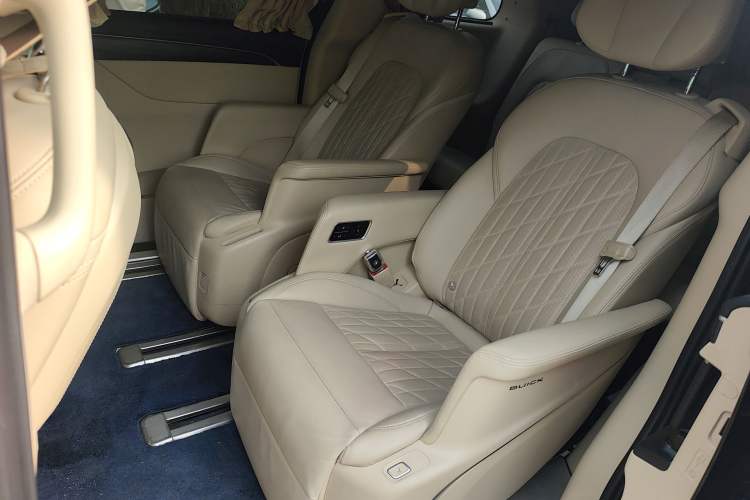 Used Buick GL8 2022 ES Landtrek 653T Smart Flagship Model Left Rear Seat