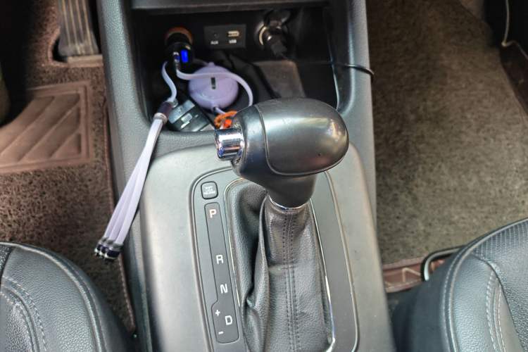 Used Kia K3 2015 1.6L Automatic DLX Gear Lever