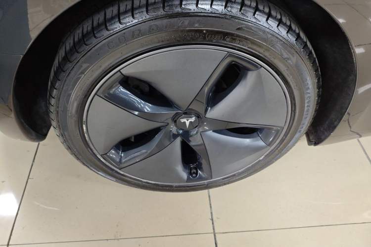 Used Tesla Model 3 2019 Long-Range Rear-Wheel-Drive Version