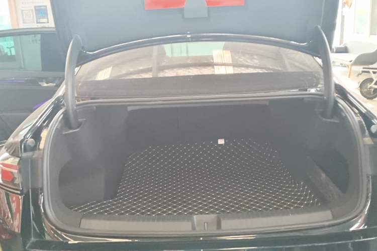 Used Volkswagen Magotan 2024 380TSI DSG Prestige Edition Trunk