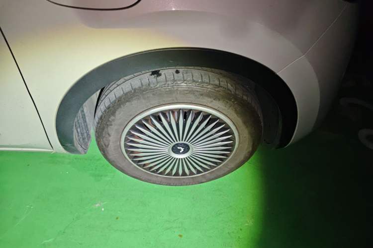 Used Wuling Bingo 2023 333 km Lingxi Connected Version Right Front Wheel Hub