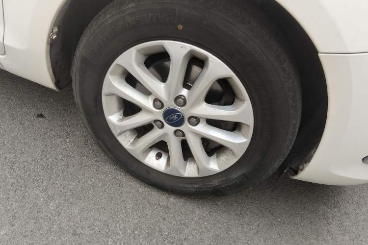 Used Ford Focus 2013 Sedan Classic 1.8L Manual Base Model