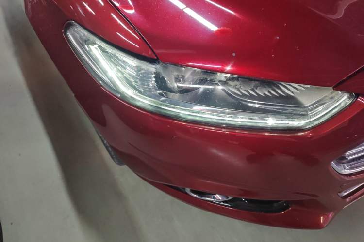 Used Ford Mondeo 2013 2.0L GTDi 200 Luxury Model Right Front Headlight