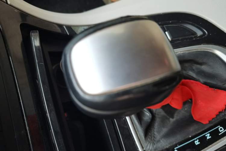 Used Huasong 7 2015 2.0T Automatic Comfort Model Gear Lever