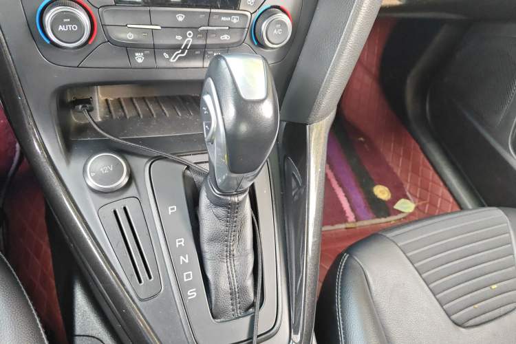 Used Ford Focus 2015 Sedan 1.6L Automatic Trend Model Gear Lever
