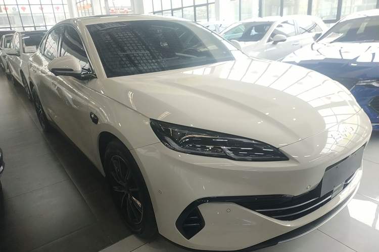 Used BYD Seal 06 New Energy 2025 DM-i Smart Drive 120KM Deluxe Model Front Right 45 Deg