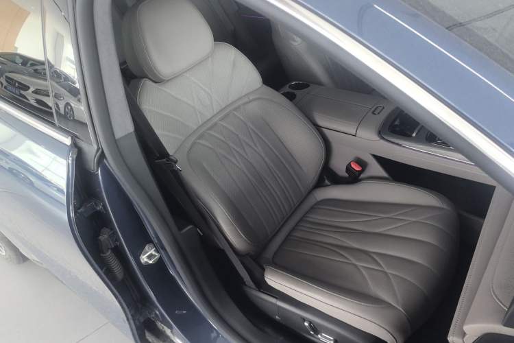 Used Geely Galaxy 8 2025 130km EM-P Starship Edition
