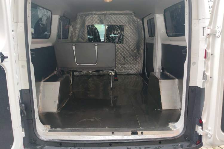 Used SAIC MAXUS Dana V1 2025 Low-Roof Multi-Function Version 42 kWh Trunk