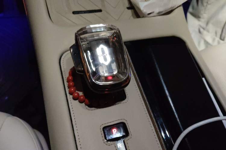 Used Hima AITO M7 2024 1.5T Intelligent Driving 4WD Max Edition 5 Seats Gear Lever