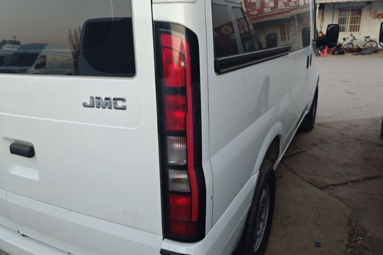 Used JMC Fushun 2023 2.0T Manual Short-Wheelbase Mid-Top Commercial Multi-Purpose 6-Seater Passenger Vehicle