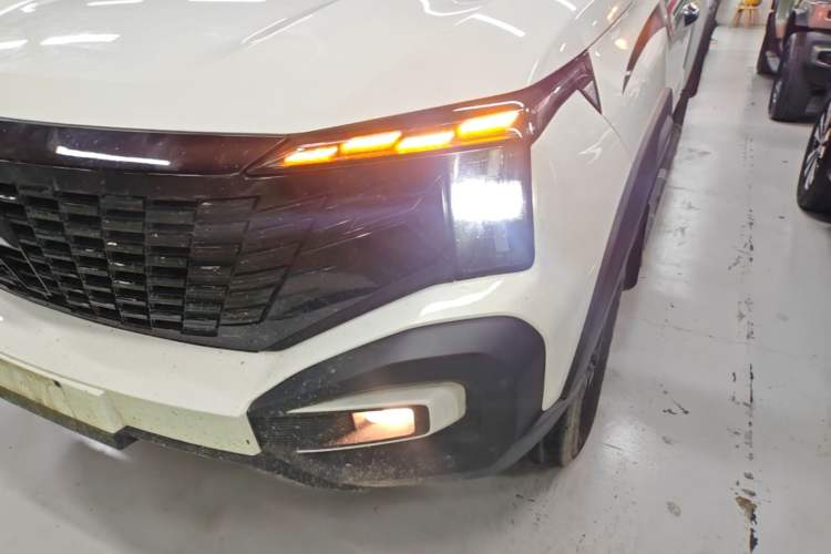 Used CHANGAN Hunter 2024 Knight Edition Flagship Model Dual-Motor All-Wheel Drive Standard Box