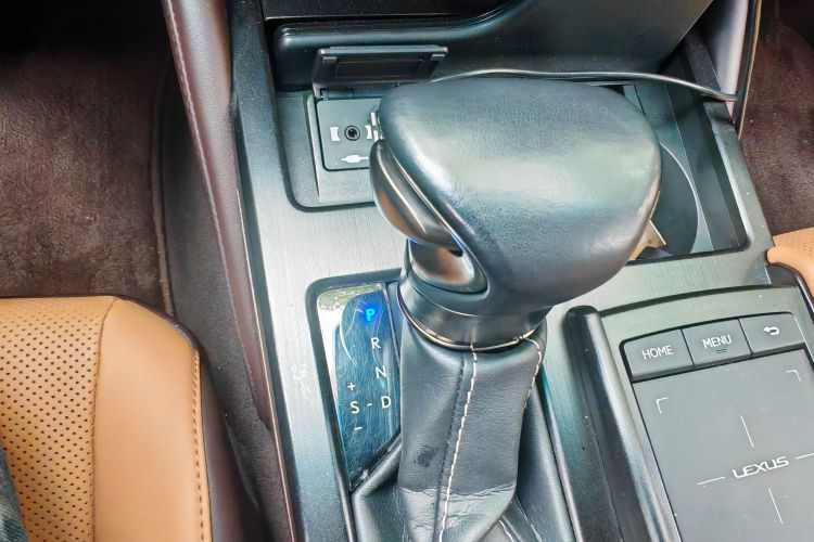 Used Lexus ES 2020 300h Premier Edition Gear Lever