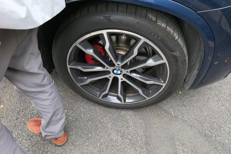 Used BMW X4 2021 xDrive 25i M Sport Night Edition package Right Front Wheel Hub