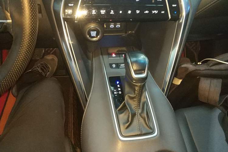 Used Toyota Venza 2023 2.0L CVT Two-Wheel Drive Luxury Edition Gear Lever