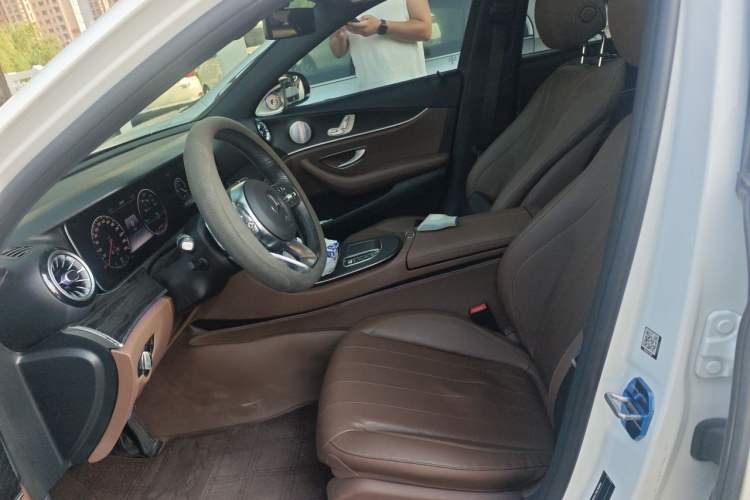 Ojetý Mercedes-Benz E-Class 2020 Facelift E 260 Sport Edition