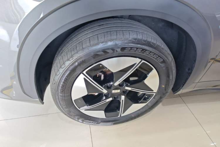 Używany Geely Galaxy E5 2026 Model 610km Exploration+ Edition