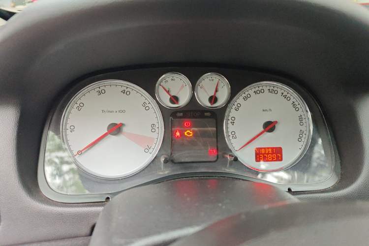 Used Peugeot 307 2012 1.6L Manual CROSS Odometer Close Up