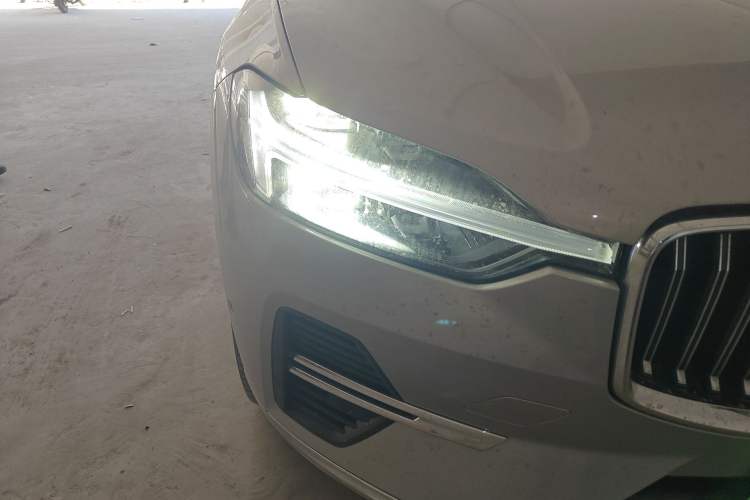 Used Volvo XC60 New Energy 2024 T8 Plug-in Hybrid Long-Range All-Wheel Drive Smart Luxury Edition Right Front Headlight