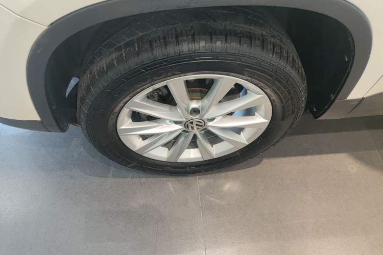 Used Volkswagen Tiguan L 2017 300TSI Automatic Two-Wheel Drive Silk Road Comfort Edition