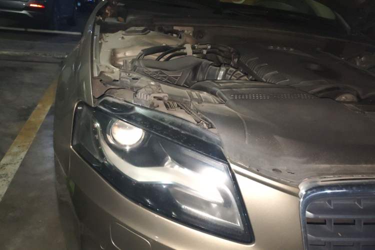 Used Audi A4L 2012 2.0 TFSI automatic Comfort trim level Right Front Headlight