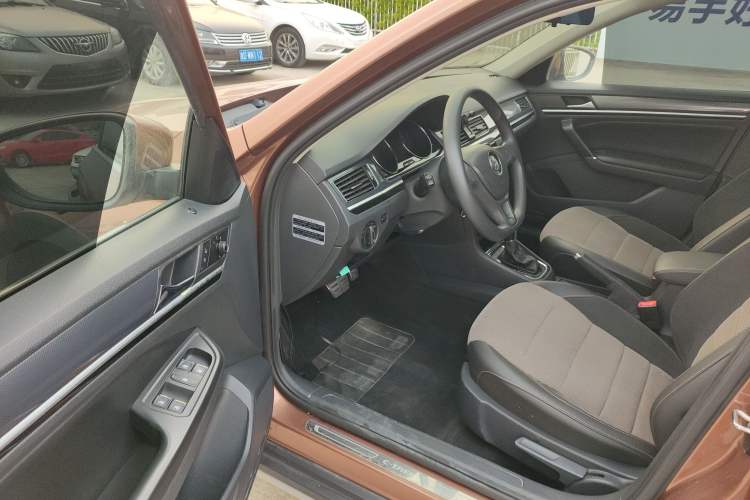 Used Volkswagen C-TREK 2017 1.6L Automatic Comfort Model Driver Seat