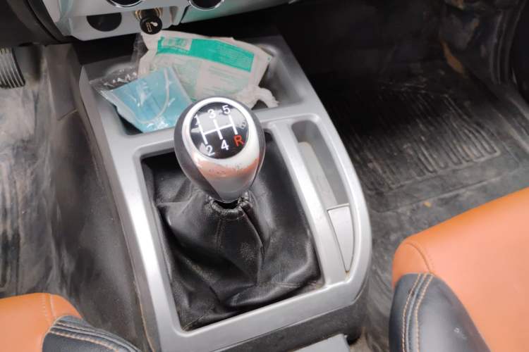 Used JMC Baodian 2018 2.9T New Value-Packed Two-Wheel-Drive Diesel Comfort Version with Standard Cargo Bed – JX4D30B5L
