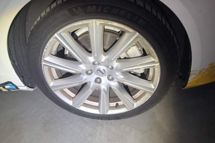 Used Volvo S90 New Energy 2019 T8 E-Drive Hybrid Intelligent Luxury Version China V Standard Right Front Wheel Hub