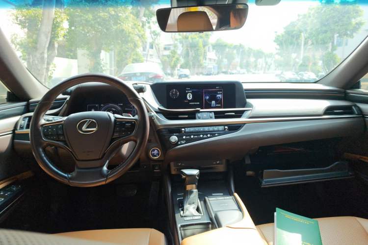 Used Lexus ES 2020 300h Premier Edition