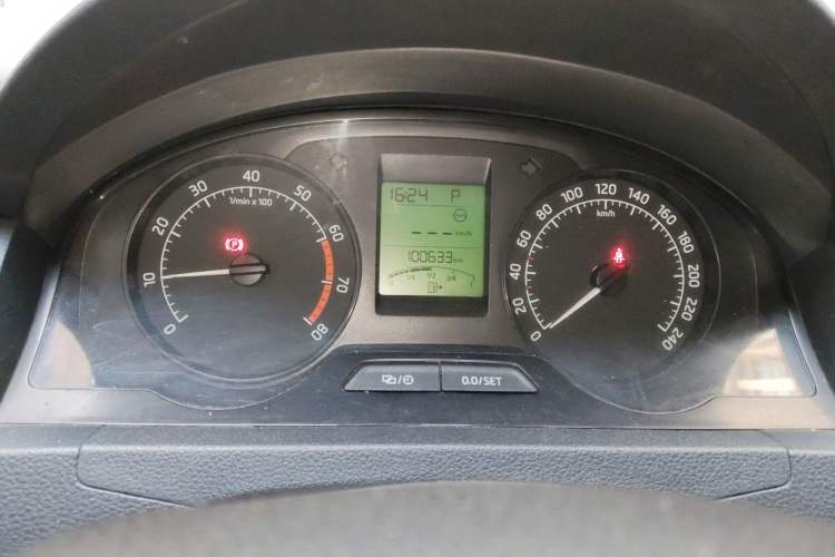 Used Skoda Rapid 2015 1.6L Automatic Smart Selection Model