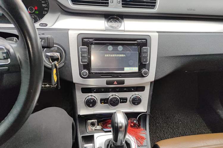 Used Volkswagen FAW-Volkswagen CC 2013 2.0 TSI Ultimate Model Audio And AC Panel