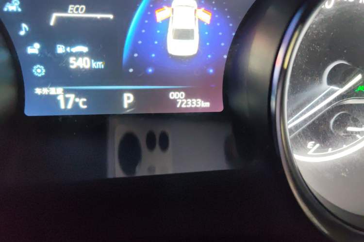 Used Toyota Camry 2018 2.0G Luxury Edition Odometer Close Up