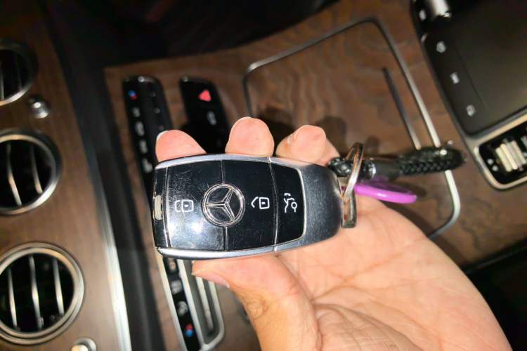 Used Mercedes-Benz E-Class 2019 Facelifted E 300 L Stylish Version Vehicle Key