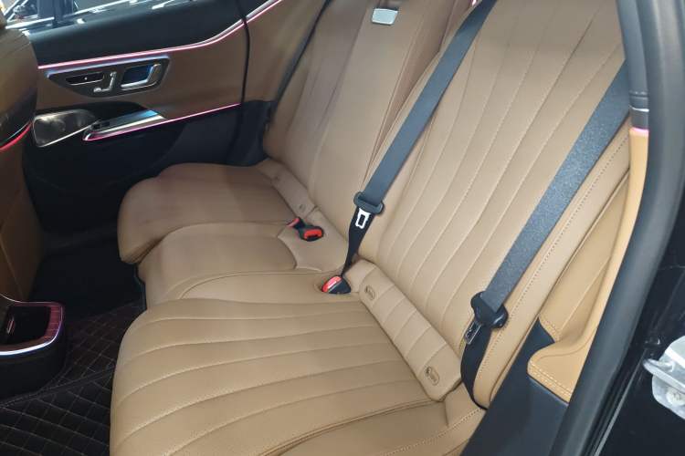 Used Mercedes-Benz E-Class 2024 Facelift E 300 L Luxury Edition
