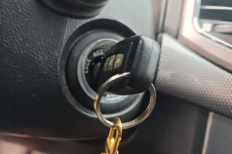 Used Chevrolet Captiva 2011 2.4 AT 7-Seater Luxury Navigation Edition
