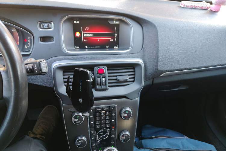 Used Volvo V40 2016 T4 Smart Luxury Edition
