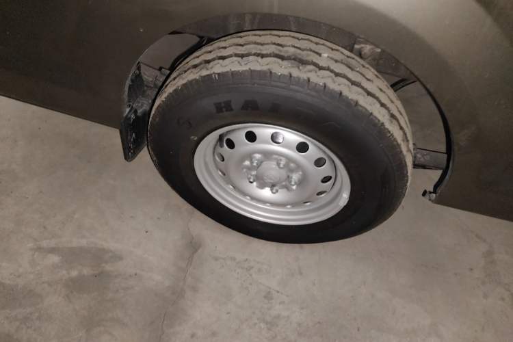 Used CHANGAN KUAYUE Xing V7 EV 2024 316 km Luxury Dual-Door Version 7 Seats Right Rear Wheel Hub