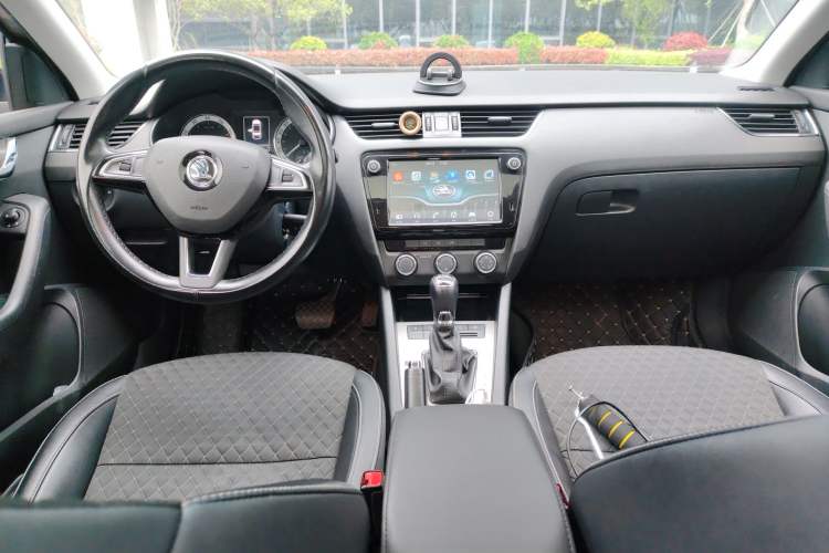 Used Skoda Octavia 2018 TSI280 DSG Luxury Edition Center Console