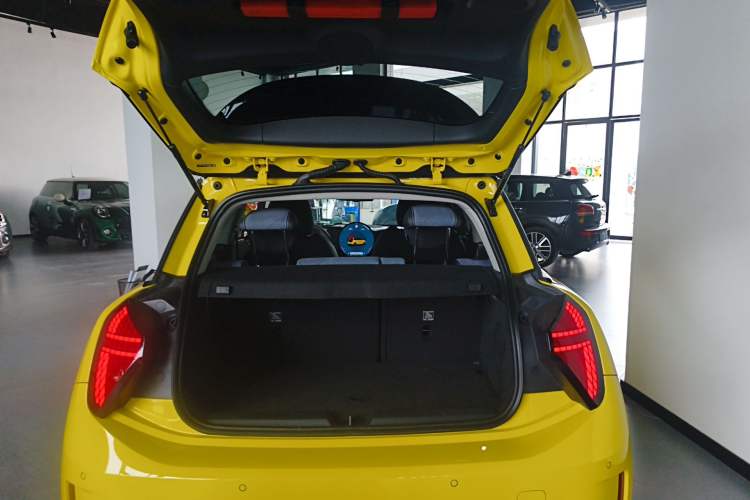 Used MINI Electric COOPER 2024 452km COOPER SE Artist
