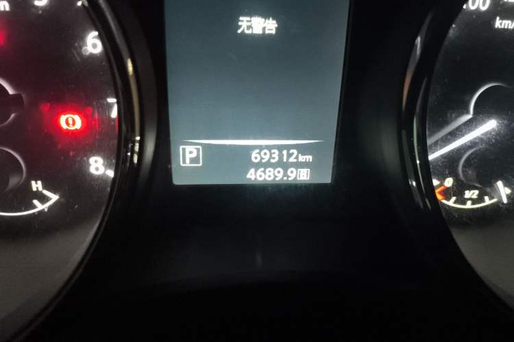 Used Nissan Qashqai 2016 2.0L CVT Luxury Edition Odometer Close Up